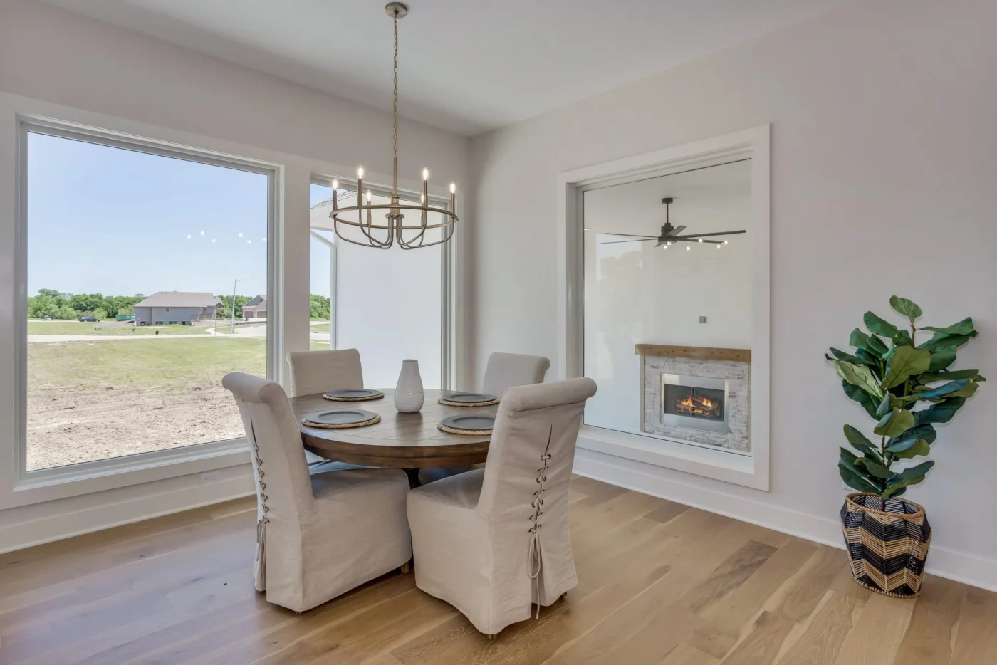 Summerset Terrace Farmhouse Dining Room