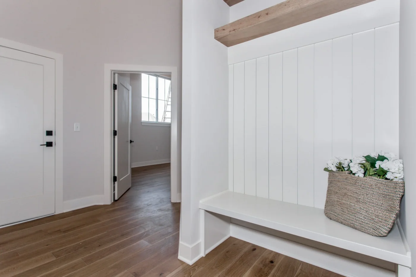 Summerset Terrace Farmhouse Mudroom