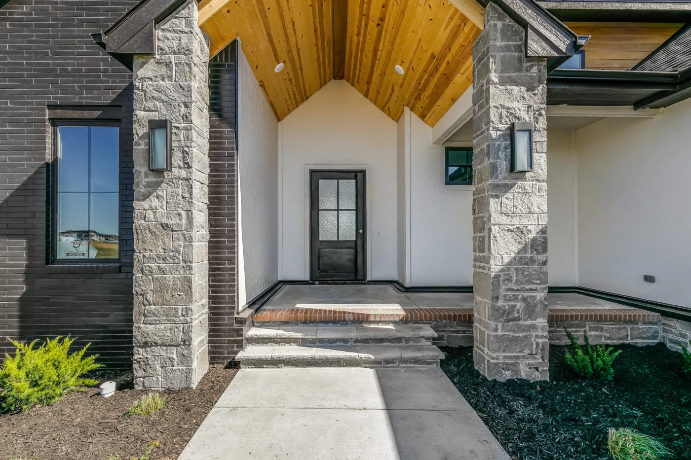 Mandalay Bonus (Large) Floor Plan Front Exterior Entry