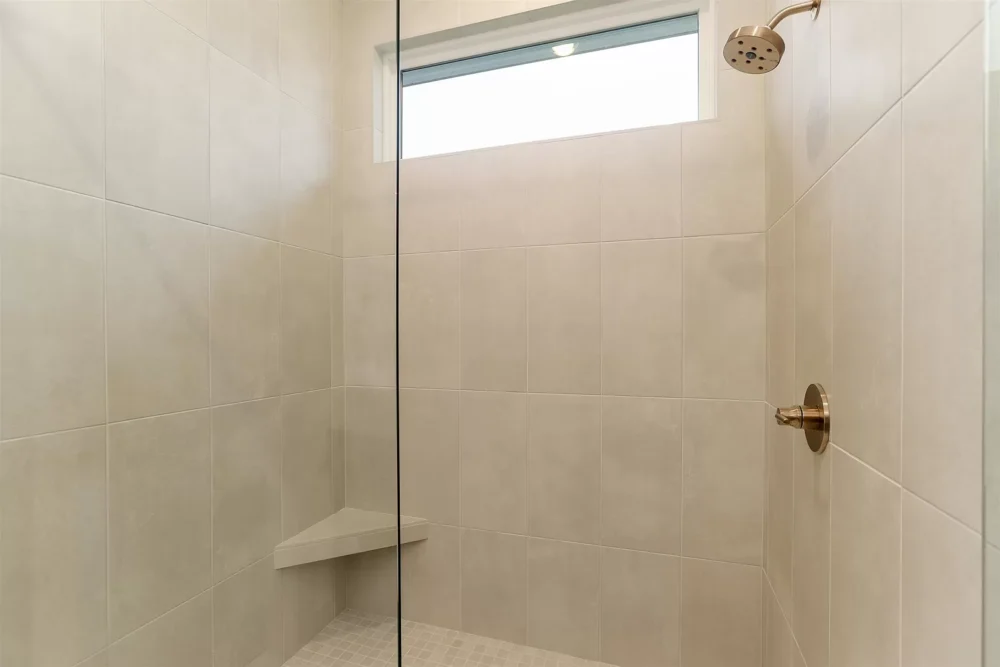 239 S Ciderbluff Ct Interior Shower