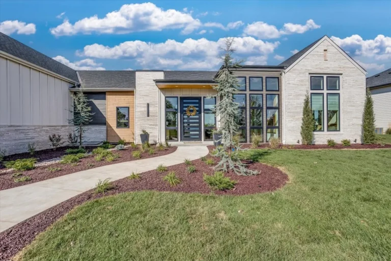 01 2210 N Emmalyn Ct 02