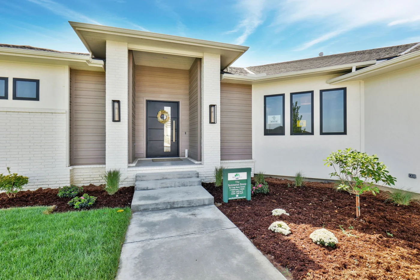 11613 Front Walkway