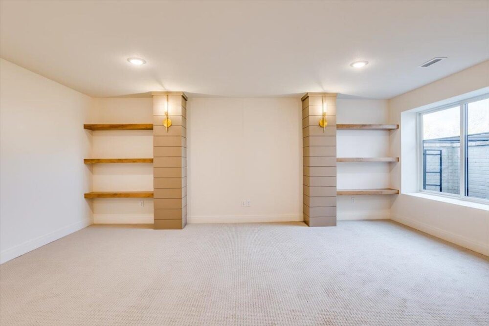 1118 W Lakeway Ct 21